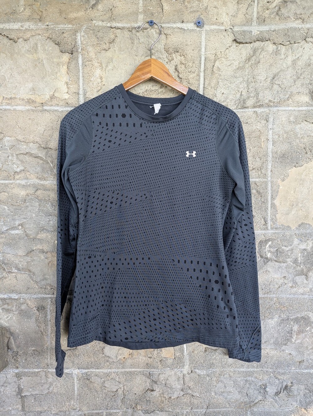 Under Armour Women's Medium Layering Shirt In Gray With Geometric Pattern